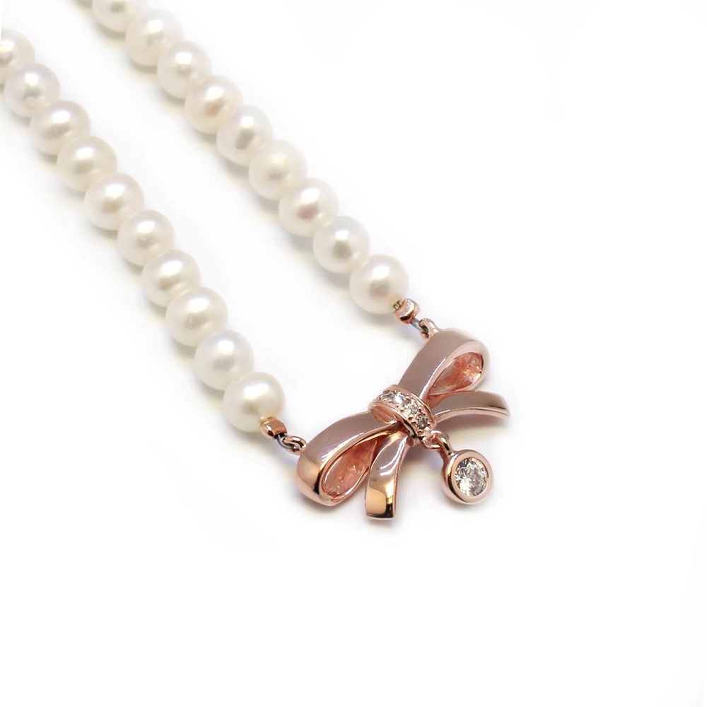 Moving Sale 🌟 ODILIE BOW FRESHWATER PEARL NECKLACE